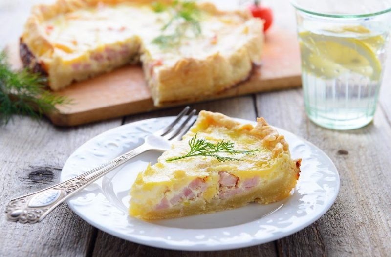Stari Grad - stari-grad.net - Glavna jela - Šarena pita s šunkom i salata